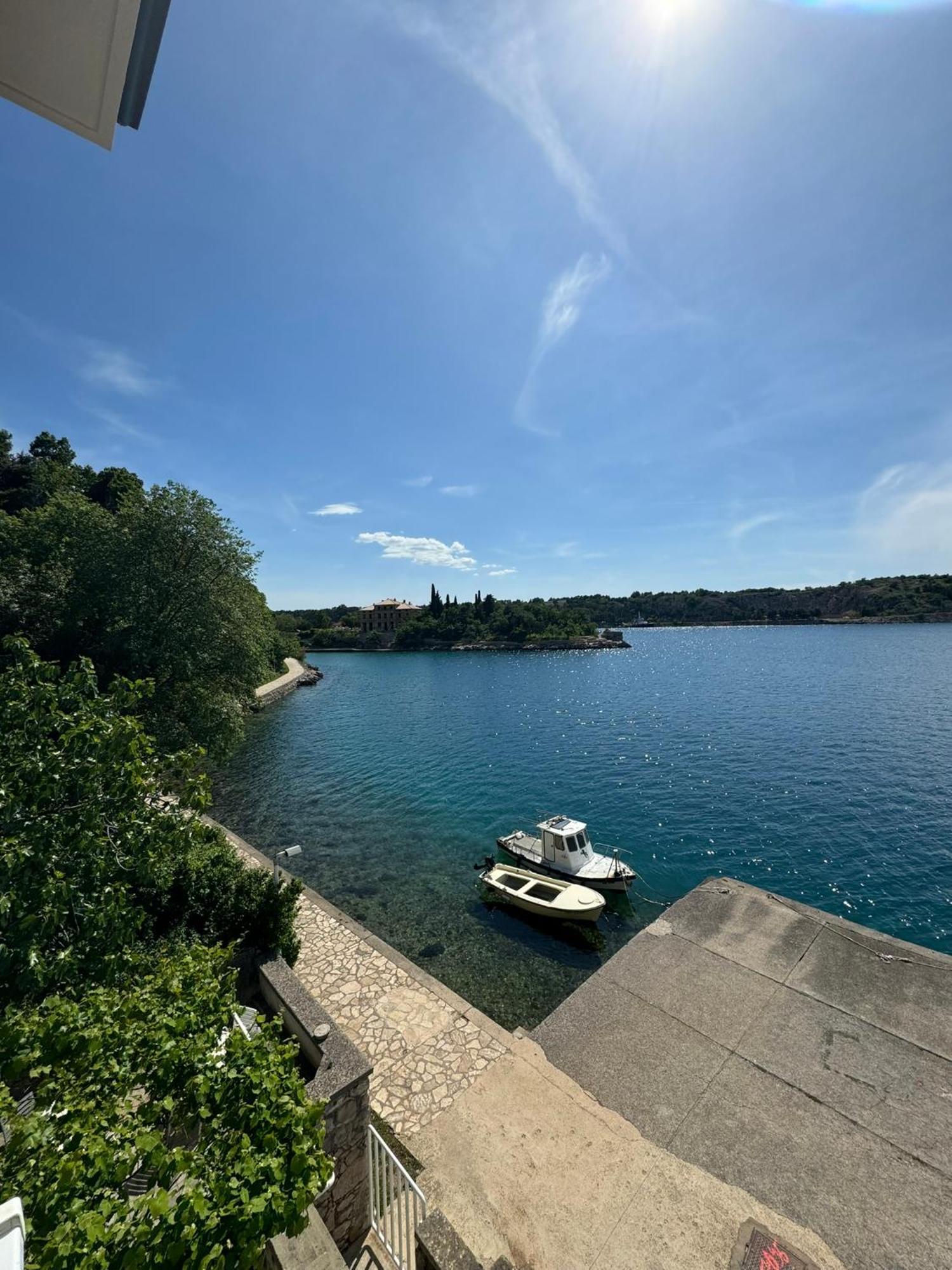 Villa Lovorka By Villa Eva Omišalj Rum bild