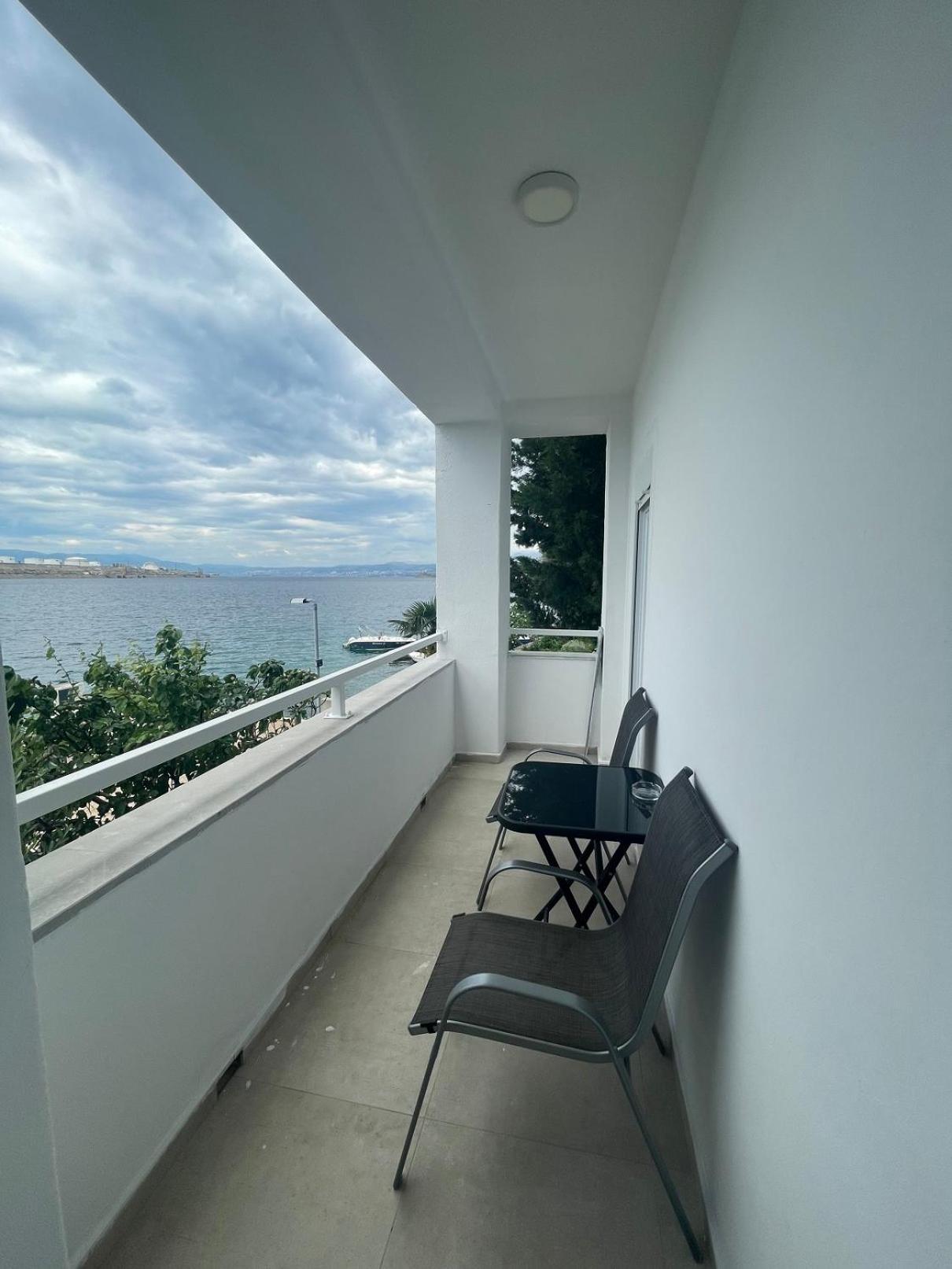 Villa Lovorka By Villa Eva Omišalj Rum bild